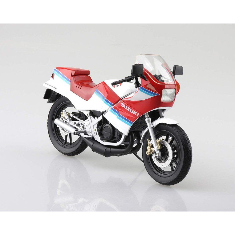 Aoshima 1/12 Finished Bike 鈴木RG250 GAMMA 紅/白 - TwinnerModel
