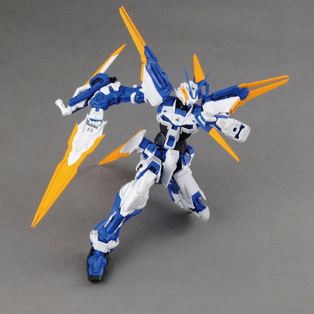 Bandai 1/100 MG 迷惘高達藍色機D型 組裝模型 - TwinnerModel