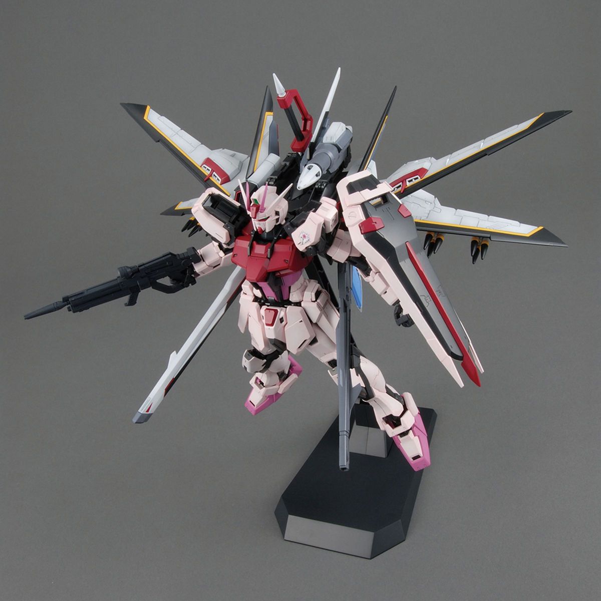 Bandai 1/100 MG 嫣紅突擊高達(鳳凰裝備) Ver.RM 組裝模型 - TwinnerModel