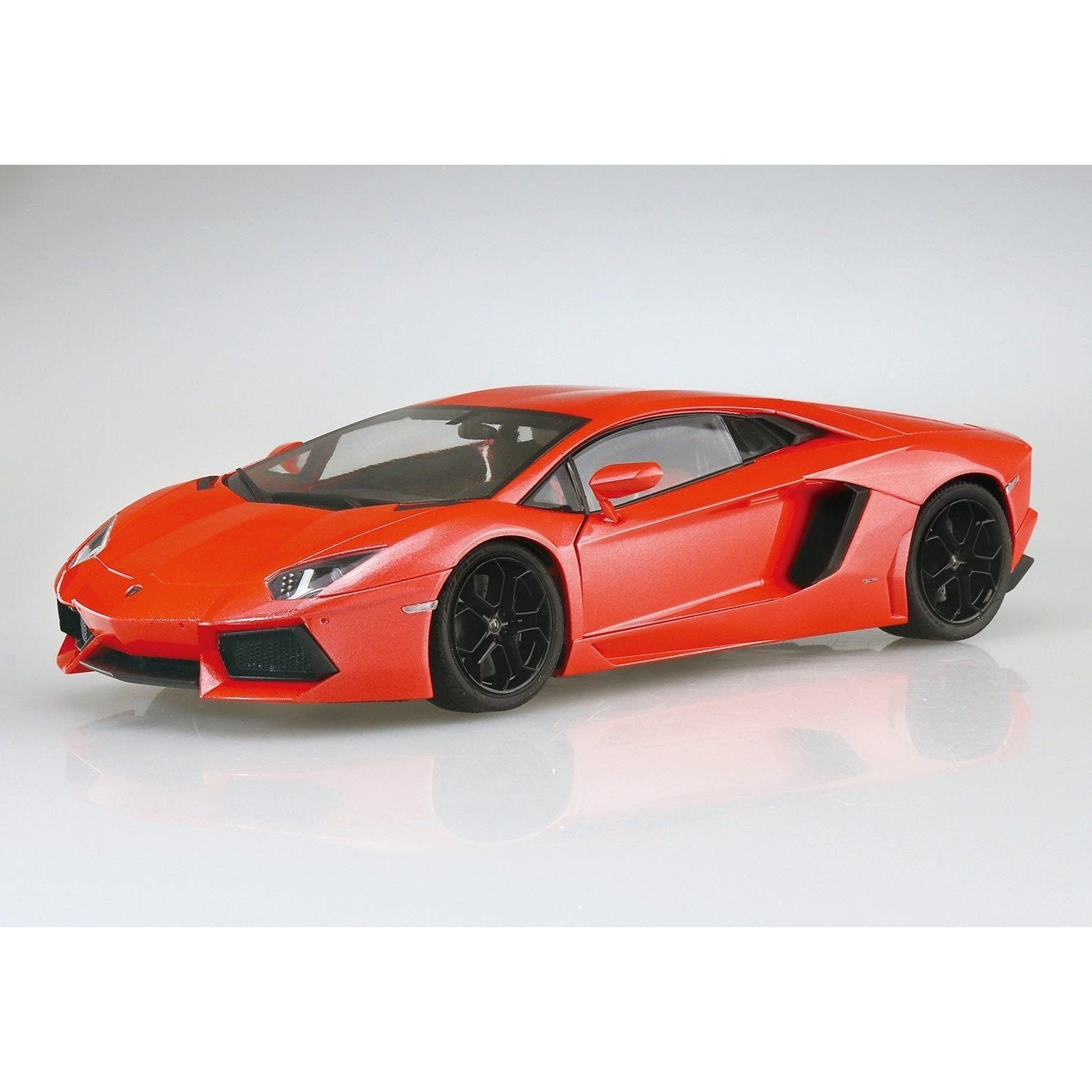 Aoshima 1/24 Pre Painted 01-A `11 Lamborghini Aventador橙色珍珠 組裝模型 - TwinnerModel