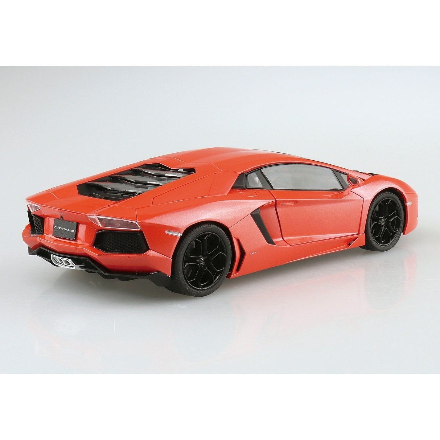 Aoshima 1/24 Pre Painted 01-A `11 Lamborghini Aventador橙色珍珠 組裝模型 - TwinnerModel