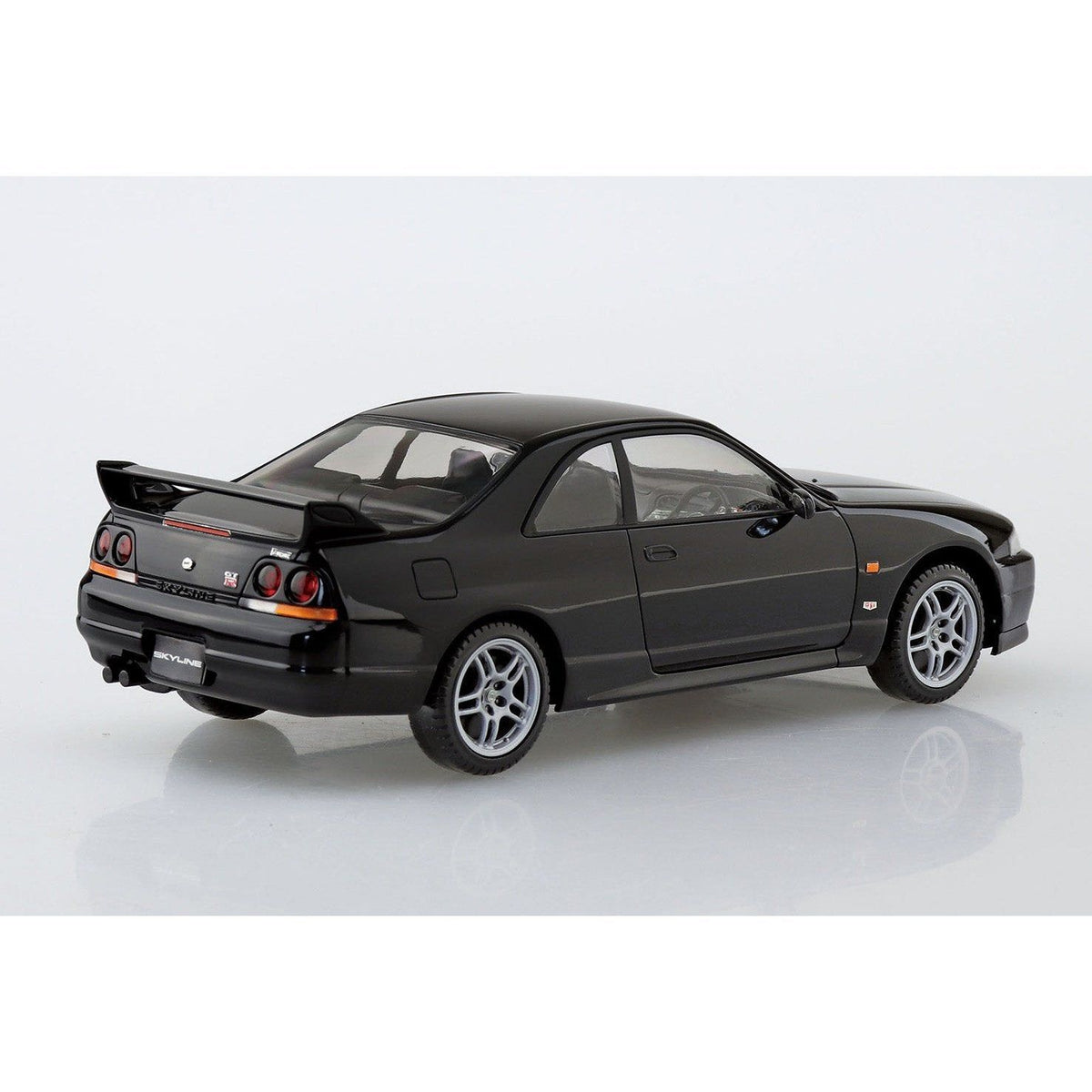 Skyline R33 Model Kit Aoshima 1/32 The SNAP-KIT 15-B NISSAN R33 Skyline GT-R (Black) NISSAN ...