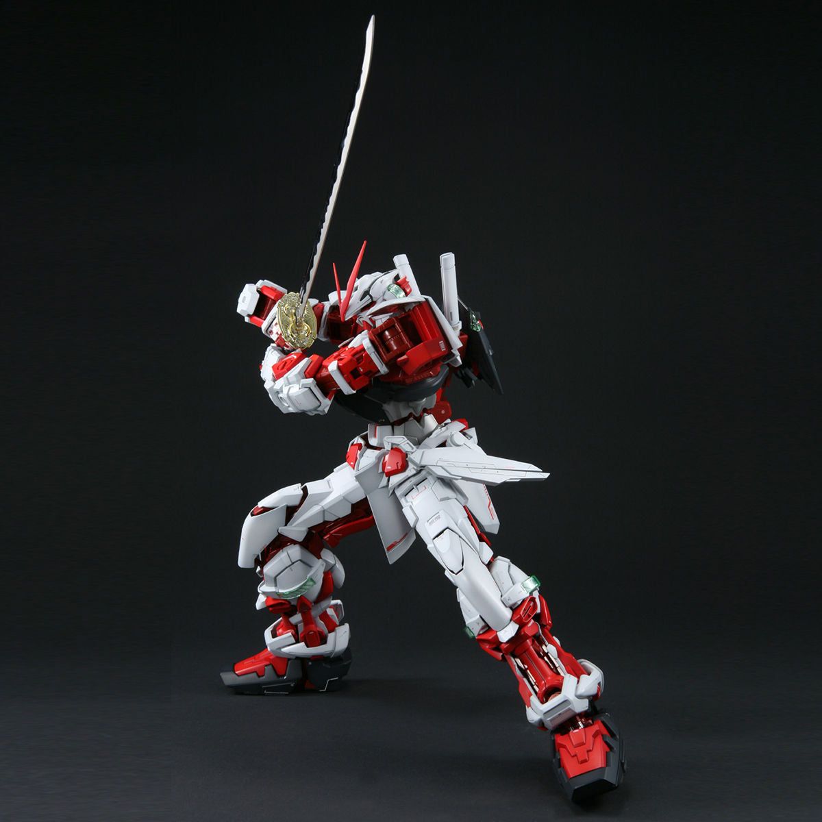 Bandai 1/60 Perfect Grade 迷惘高達 紅色機 組裝模型 - TwinnerModel