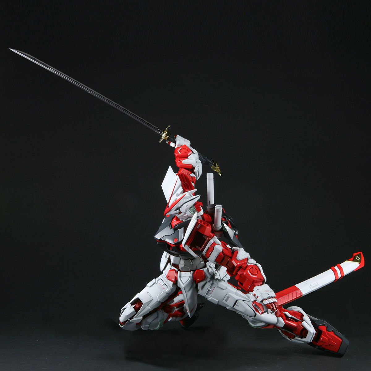 Bandai 1/60 Perfect Grade 迷惘高達 紅色機 組裝模型 - TwinnerModel