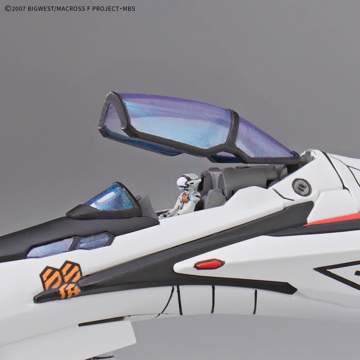 Bandai 1/100 HG-超時空要塞 VF-25F 彌賽亞(早乙女·有人專用機) 組裝模型