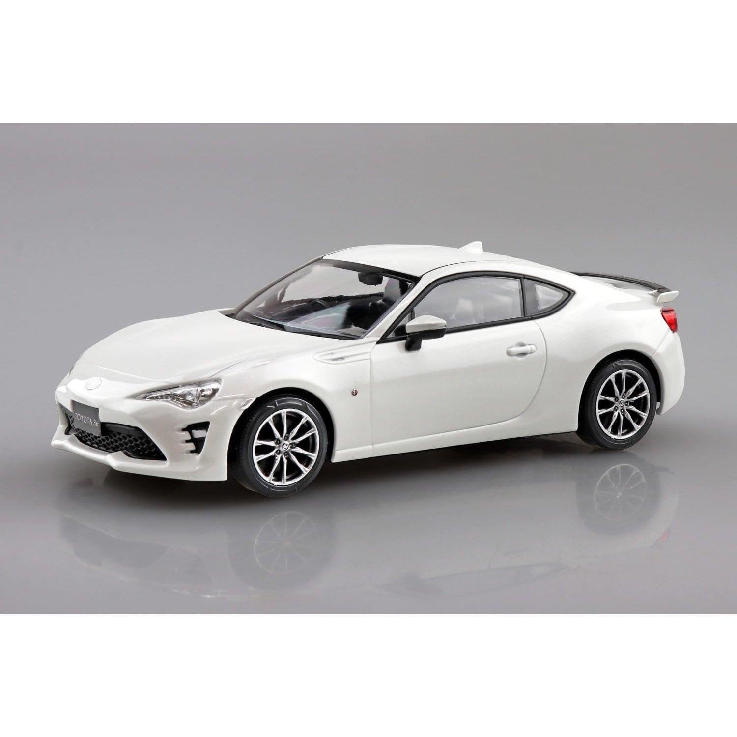 Aoshima 1/32 The SNAP-KIT 8-CW Toyota 86 (Crystal White Pearl) 組裝模型