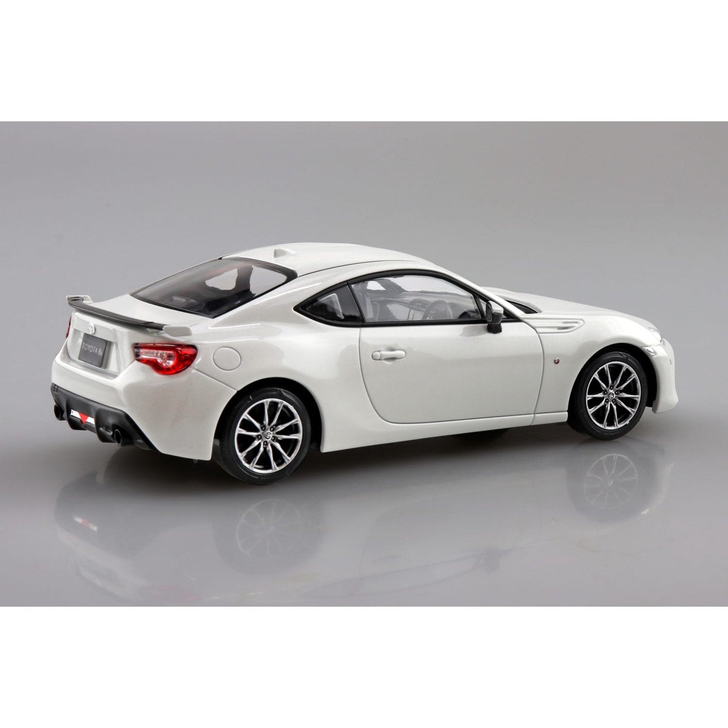 Aoshima 1/32 The SNAP-KIT 8-CW Toyota 86 (Crystal White Pearl) 組裝模型