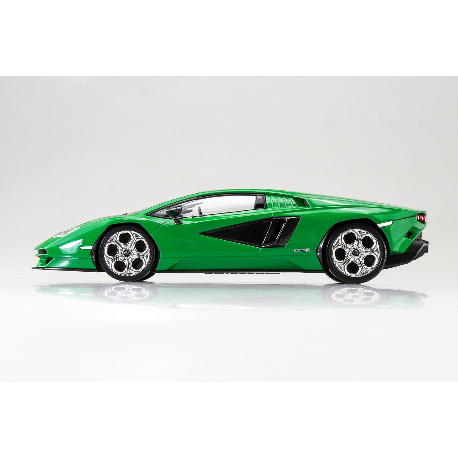 Aoshima 1/32 The SNAP-KIT 19-E Lamborghini Countach LPI 800-4(GREEN) 組裝模型