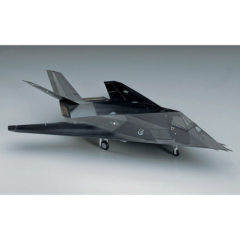 Hasegawa 1/72 E 01 F-117A Nighthawk Plastic Model Kit