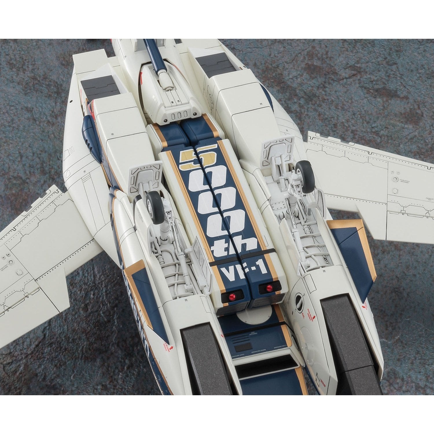 Hasegawa 1/48 Macross VF-1A Valkyrie `Production 5000th Commemorative Painting Machine Plastic Model Kit