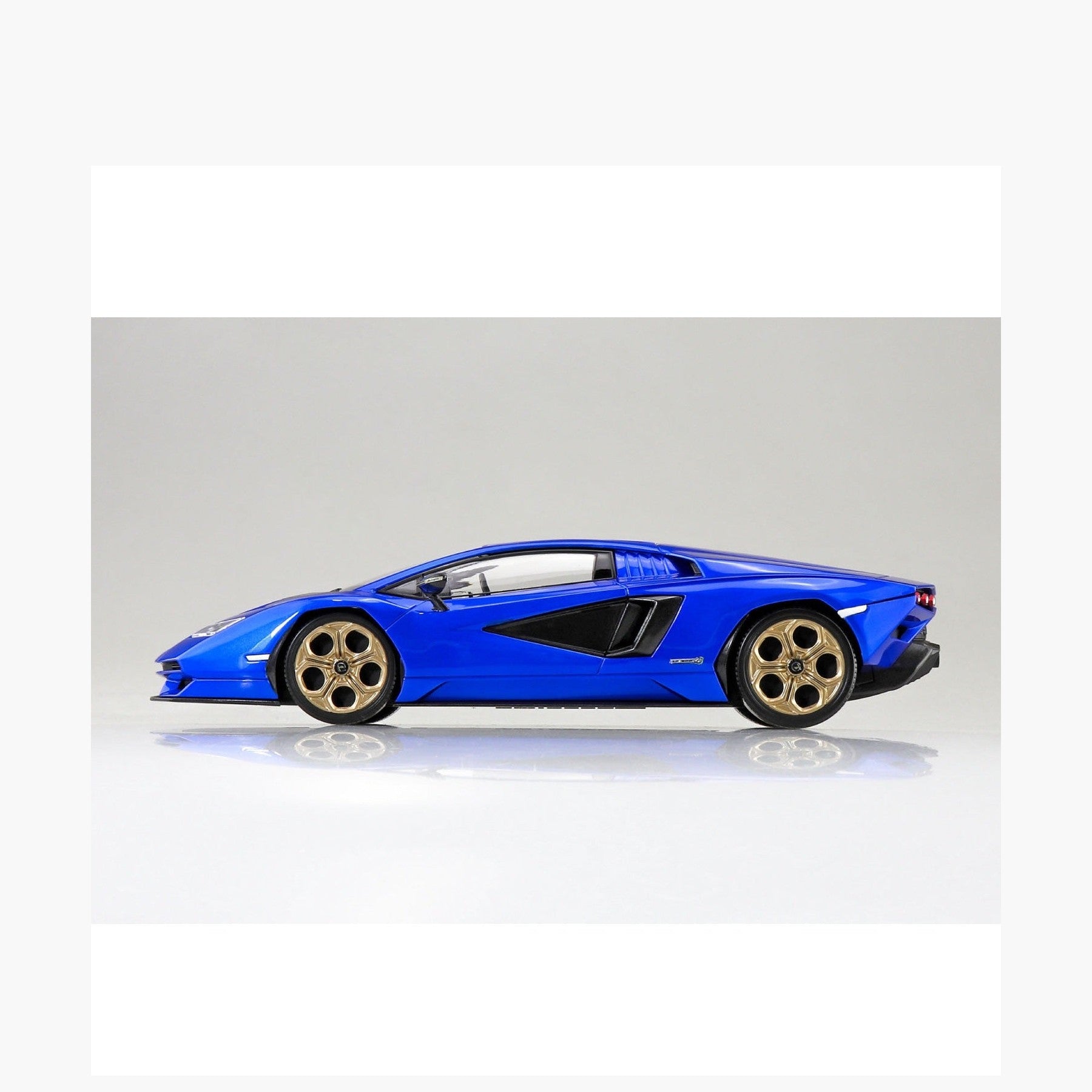 Aoshima 1/32 The SNAP-KIT 19-F 蘭博基尼 Countach LPI 800-4 [金屬藍] 組裝模型